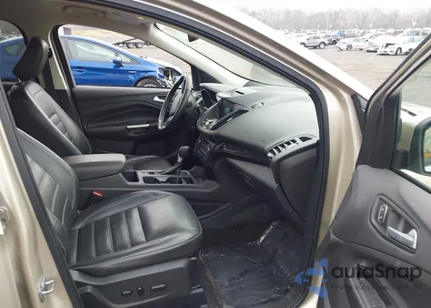 2018 Ford Escape Titanium z USA, uszkodzony, nr VIN 1FMCU9J97JUD48645